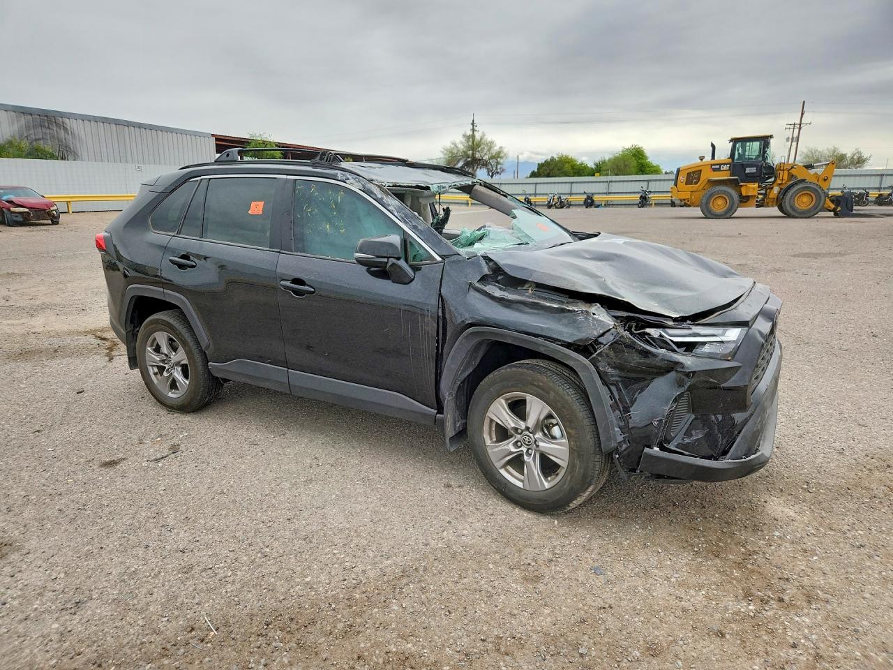 2025 TOYOTA RAV4 XLE photo 4