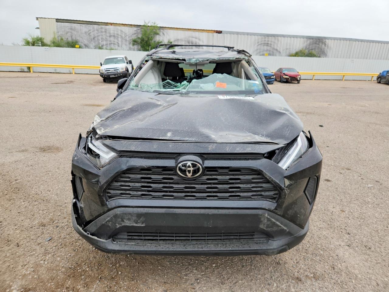 2025 TOYOTA RAV4 XLE photo 5