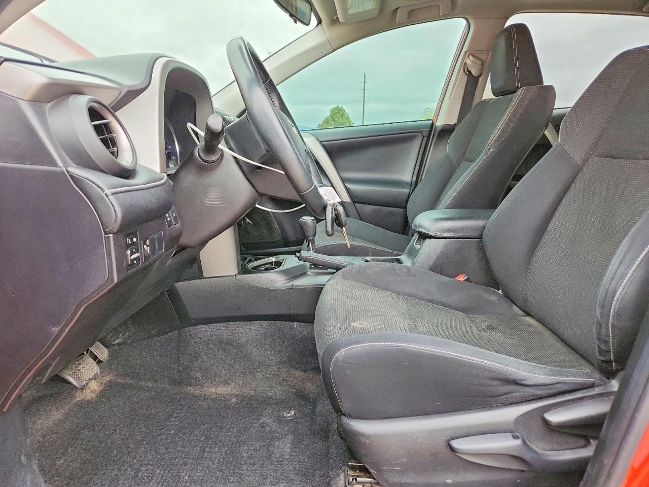 2016 TOYOTA RAV4 XLE photo 19
