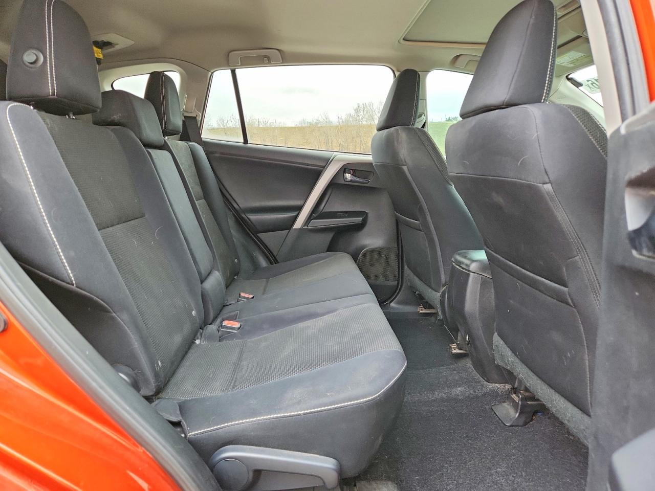2016 TOYOTA RAV4 XLE photo 31