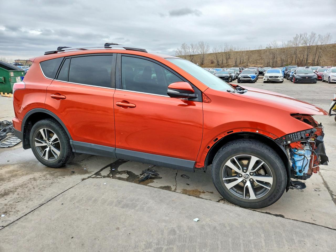 2016 TOYOTA RAV4 XLE photo 10