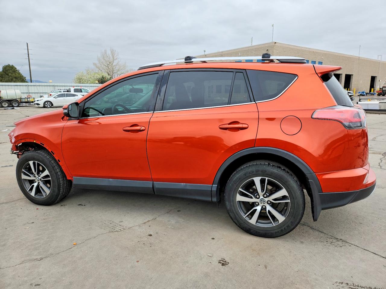 2016 TOYOTA RAV4 XLE photo 4