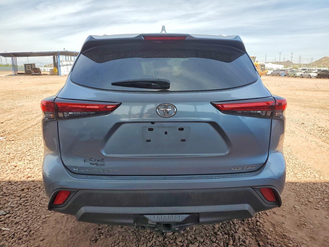 2022 TOYOTA HIGHLANDER XLE photo 11