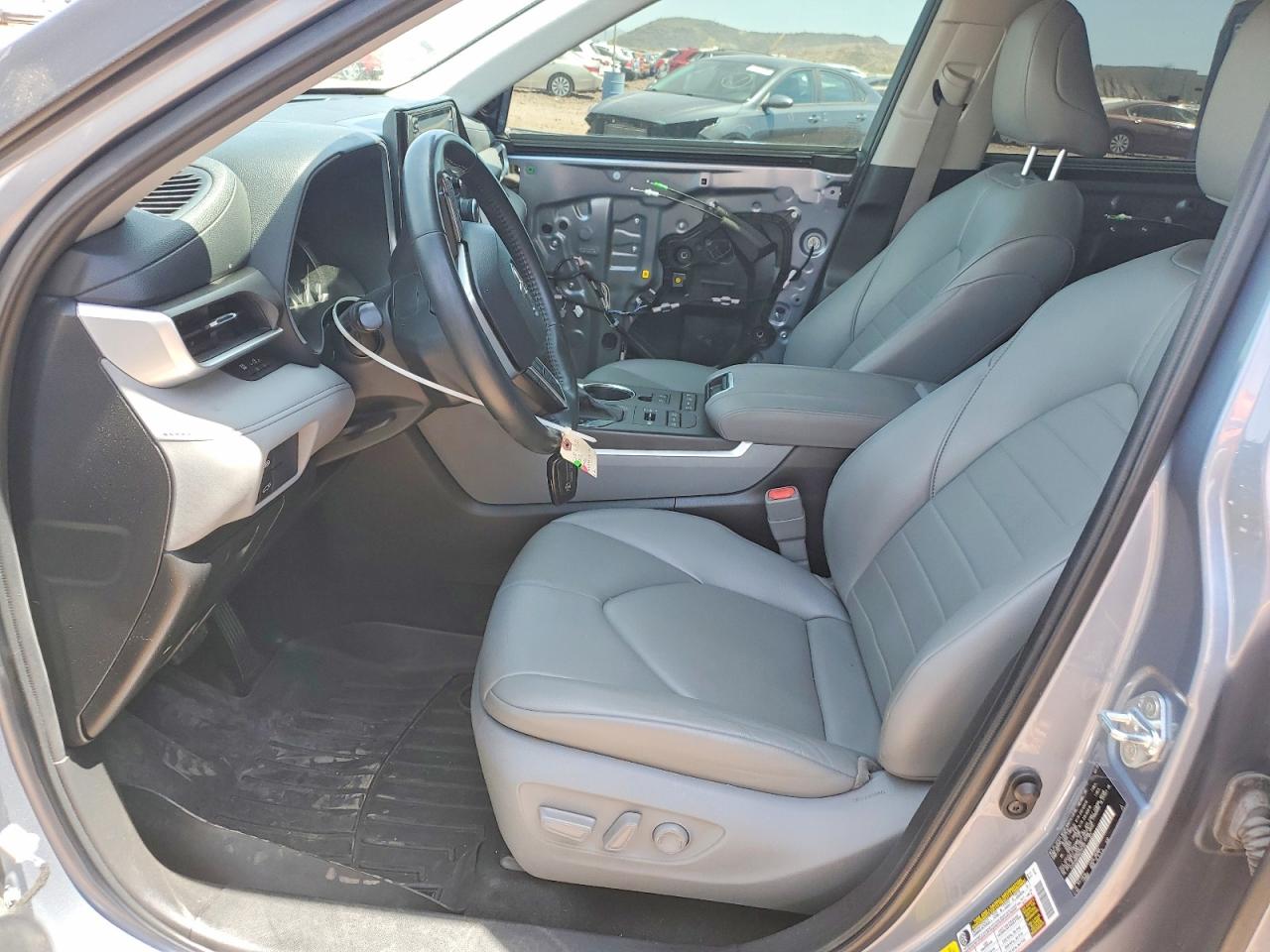 2022 TOYOTA HIGHLANDER XLE photo 13