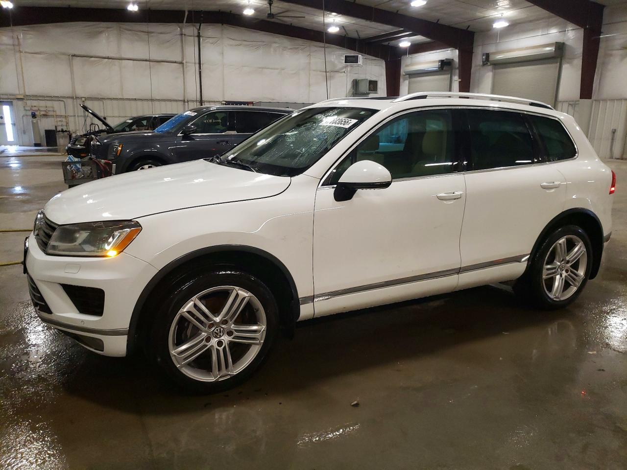 2016 VOLKSWAGEN TOUAREG