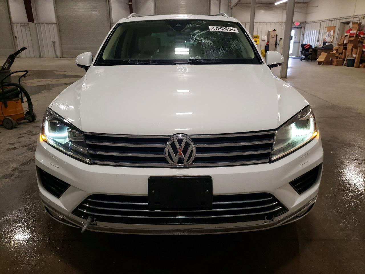 2016 VOLKSWAGEN TOUAREG SPORT photo 5