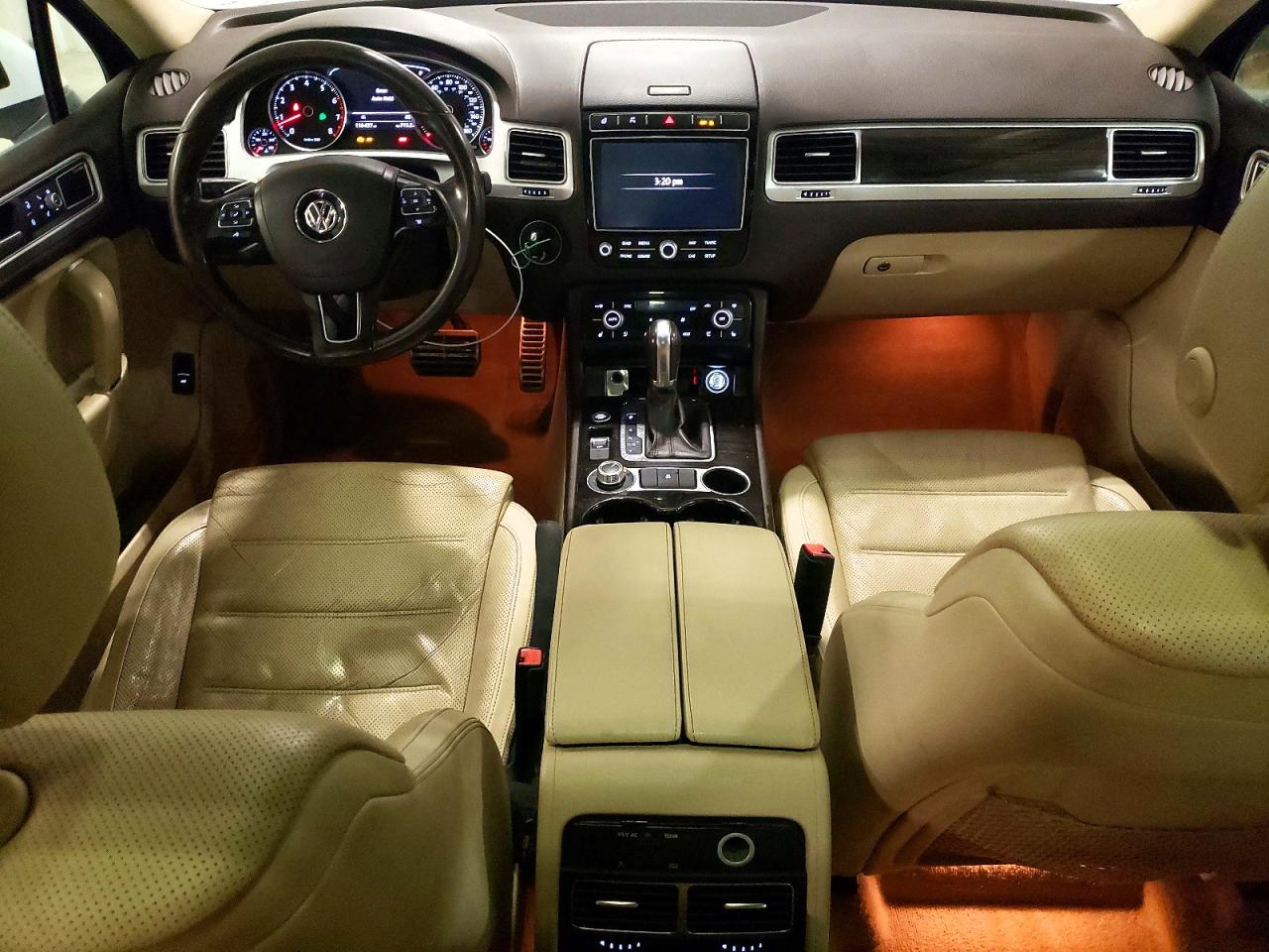 2016 VOLKSWAGEN TOUAREG SPORT photo 8