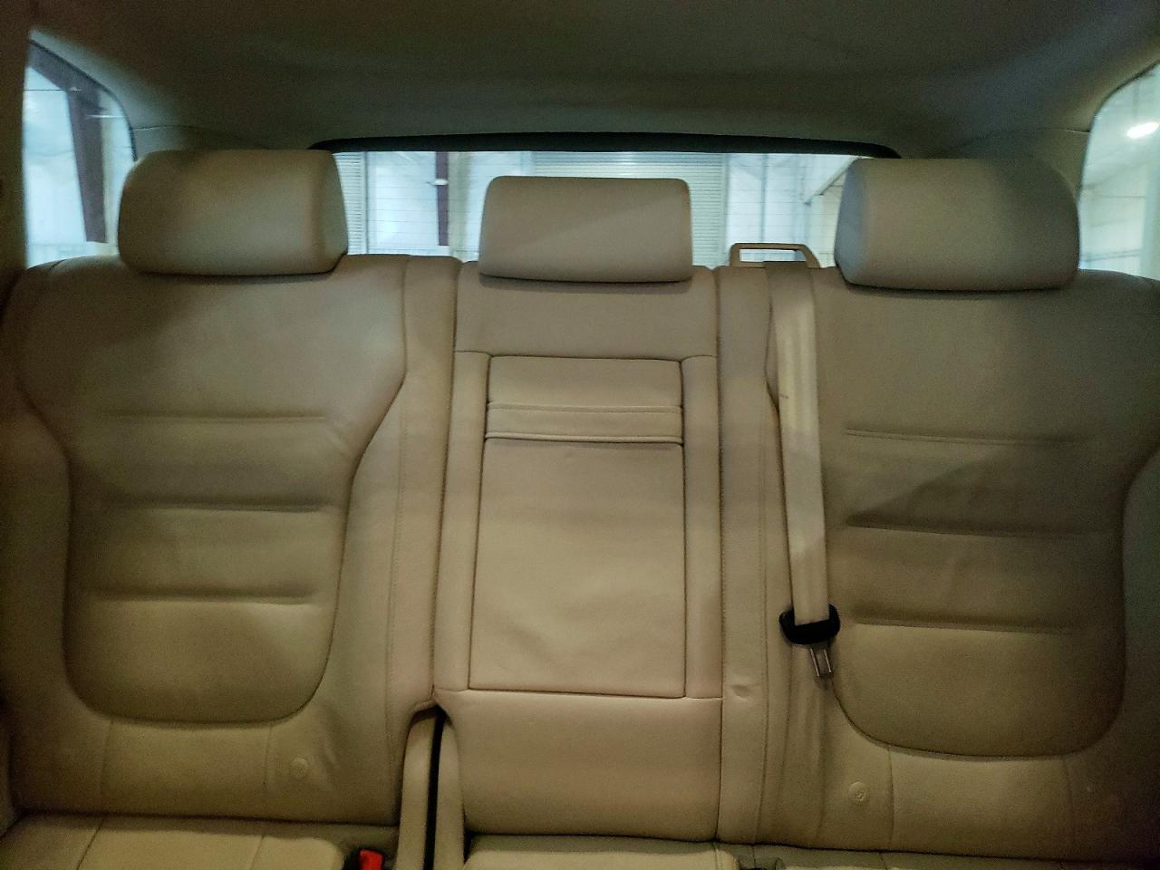 2016 VOLKSWAGEN TOUAREG SPORT photo 10