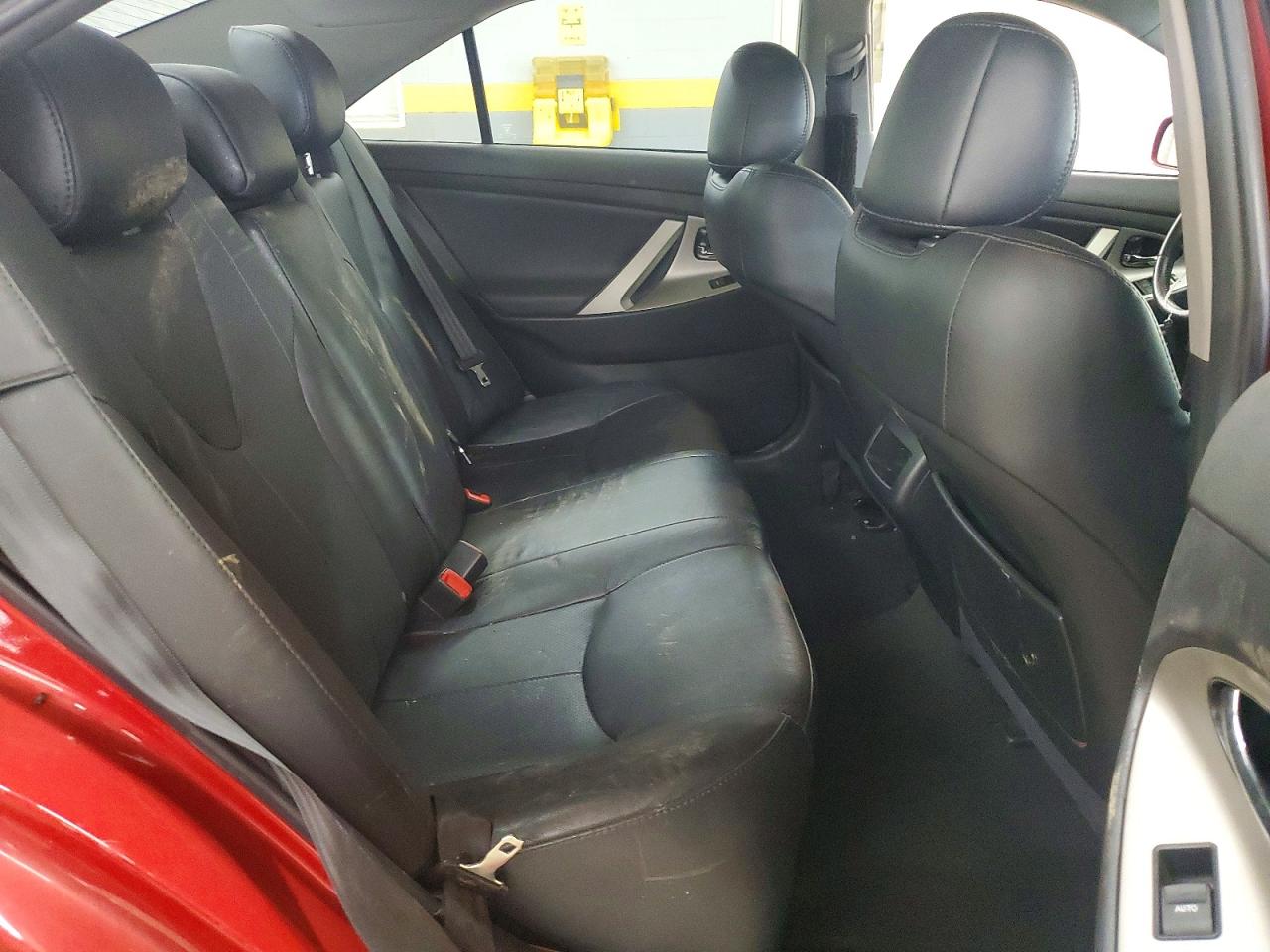 2011 TOYOTA CAMRY SE photo 19