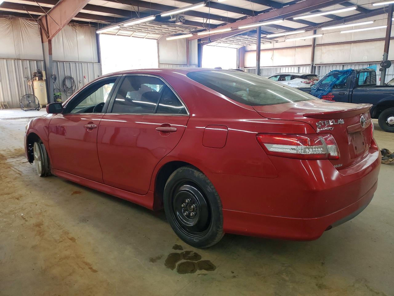 2011 TOYOTA CAMRY SE photo 3