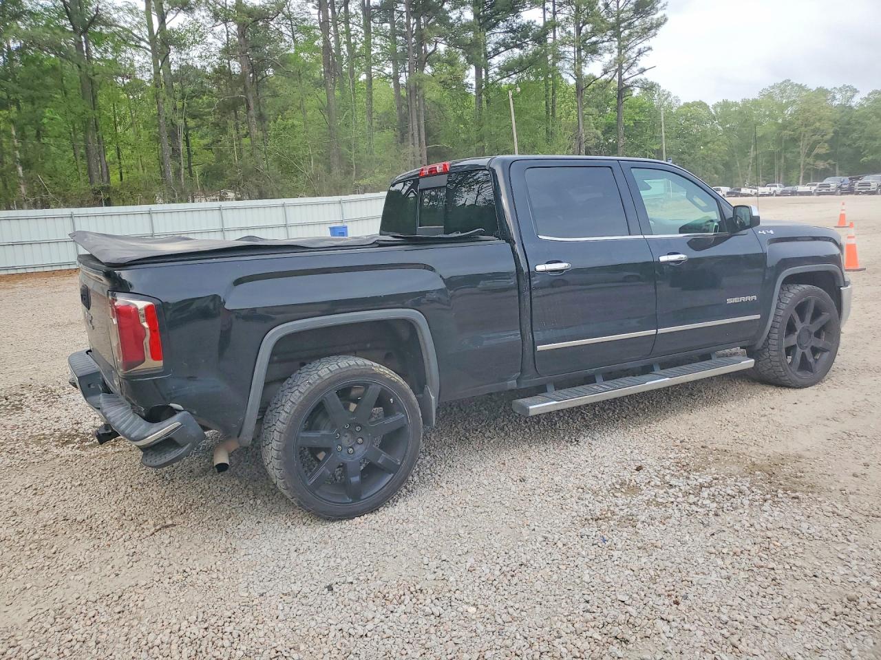 2017 GMC SIERRA K1500 SLT photo 5