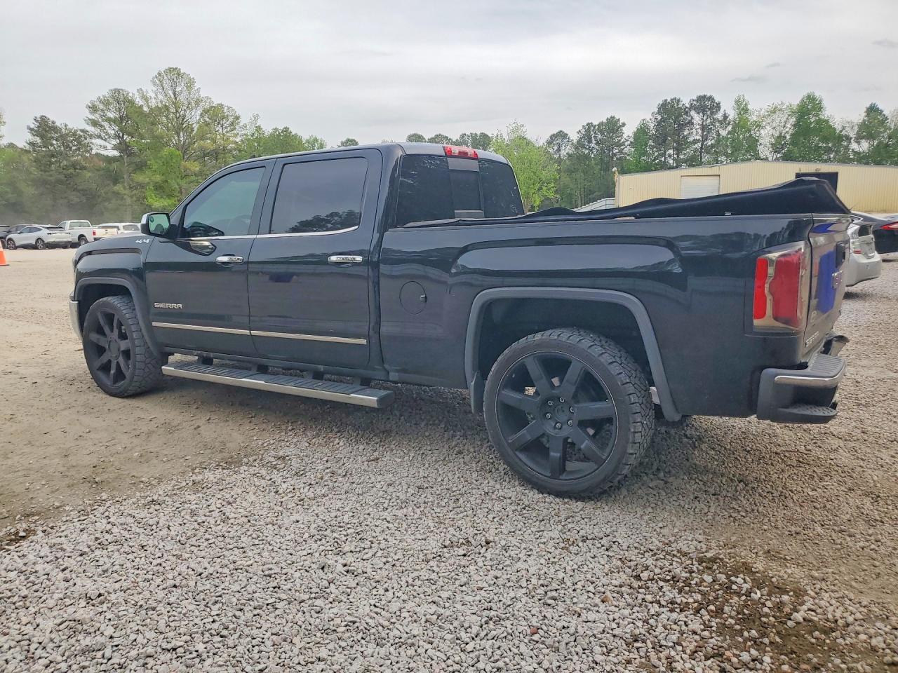 2017 GMC SIERRA K1500 SLT photo 3