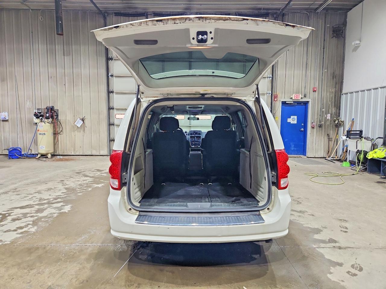 2012 DODGE GRAND CARAVAN CREW photo 6