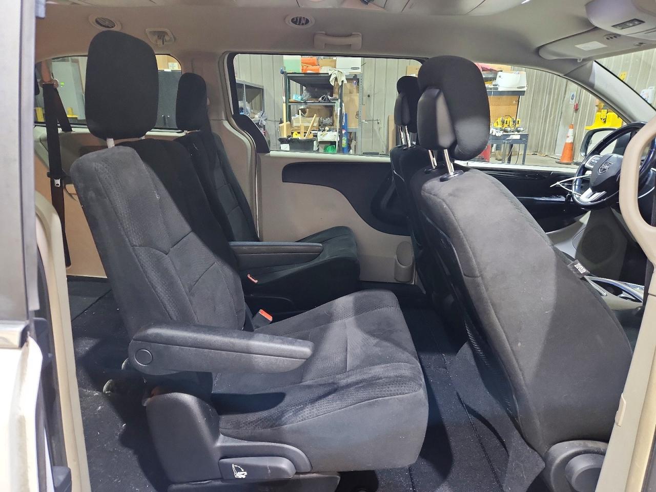 2012 DODGE GRAND CARAVAN CREW photo 11
