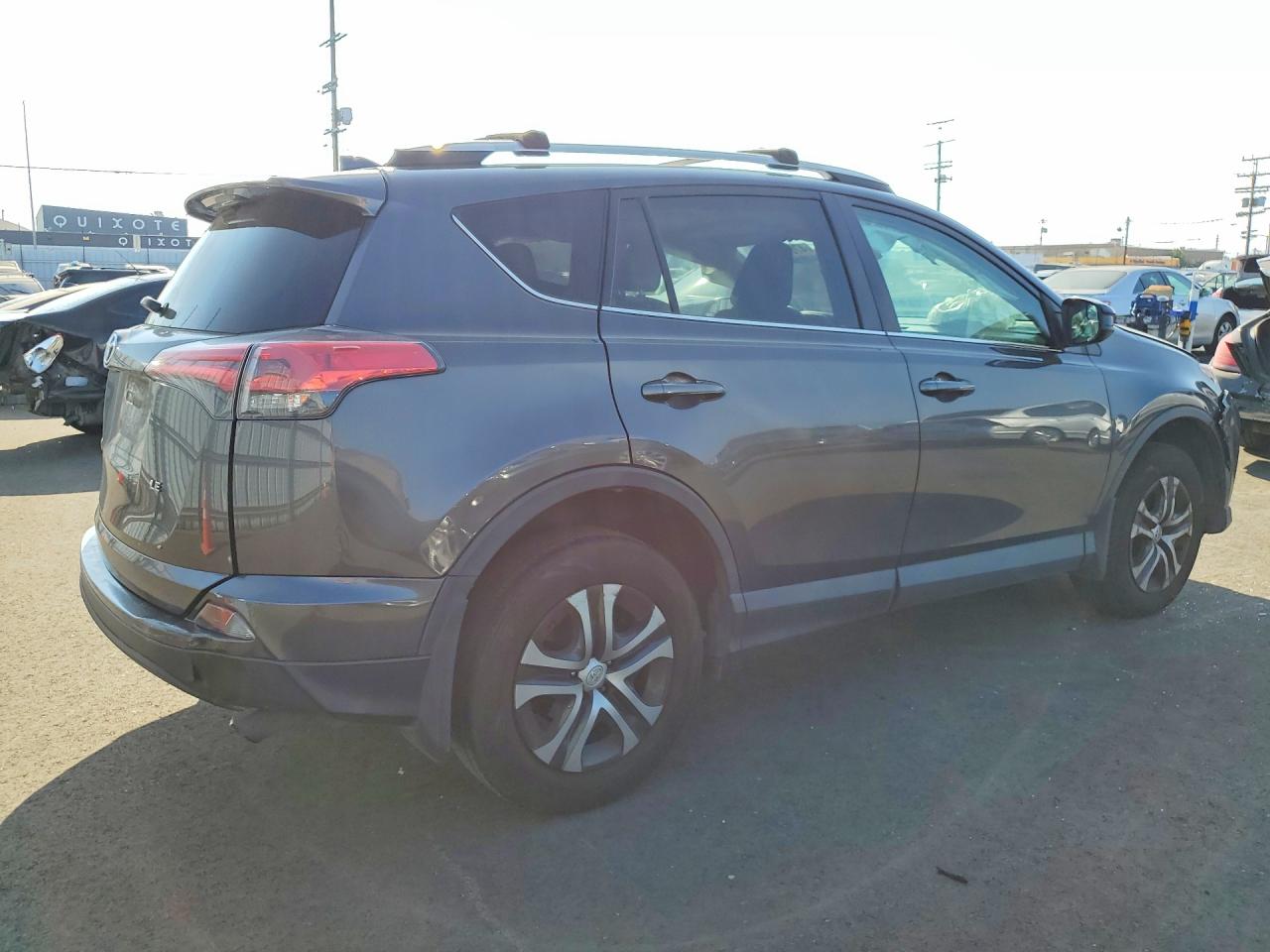 2018 TOYOTA RAV4 LE photo 5