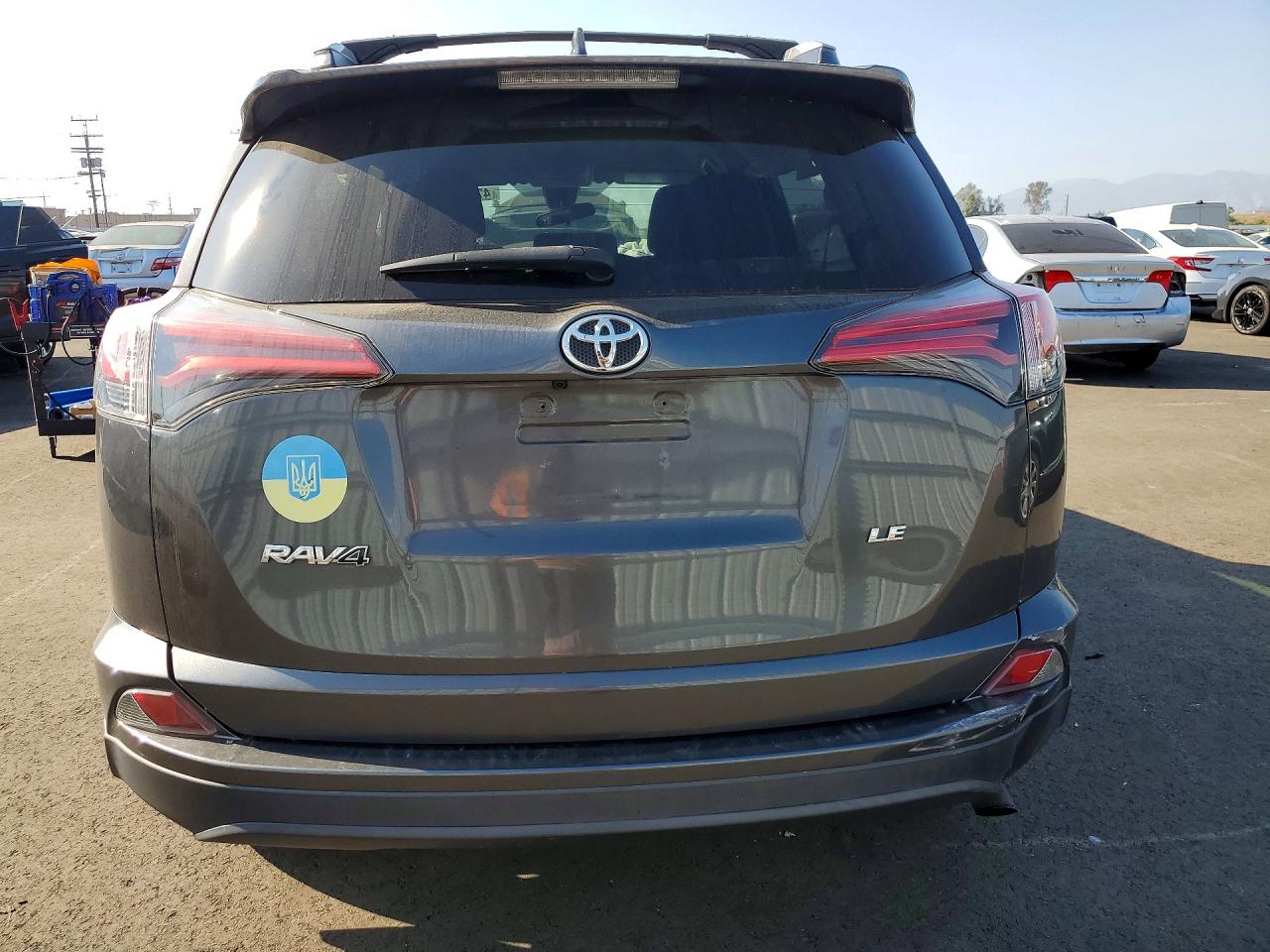 2018 TOYOTA RAV4 LE photo 11