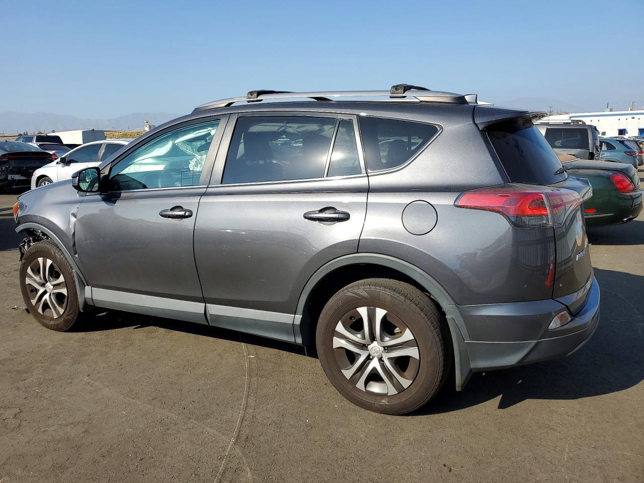 2018 TOYOTA RAV4 LE photo 3