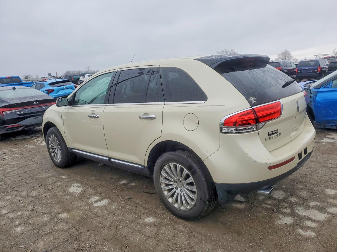 2014 LINCOLN TOWNHOUSE MKX photo 3