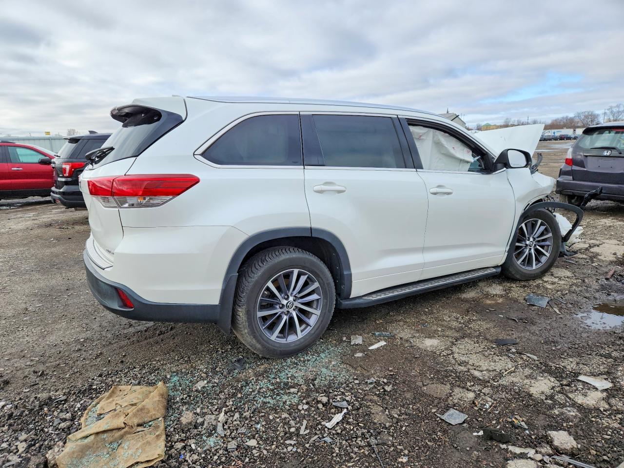 2018 TOYOTA HIGHLANDER XLE photo 5