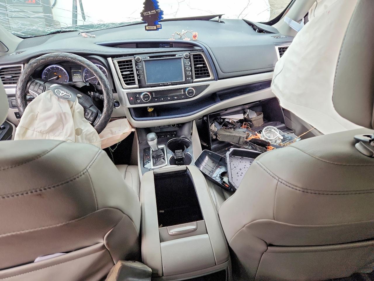 2018 TOYOTA HIGHLANDER XLE photo 15