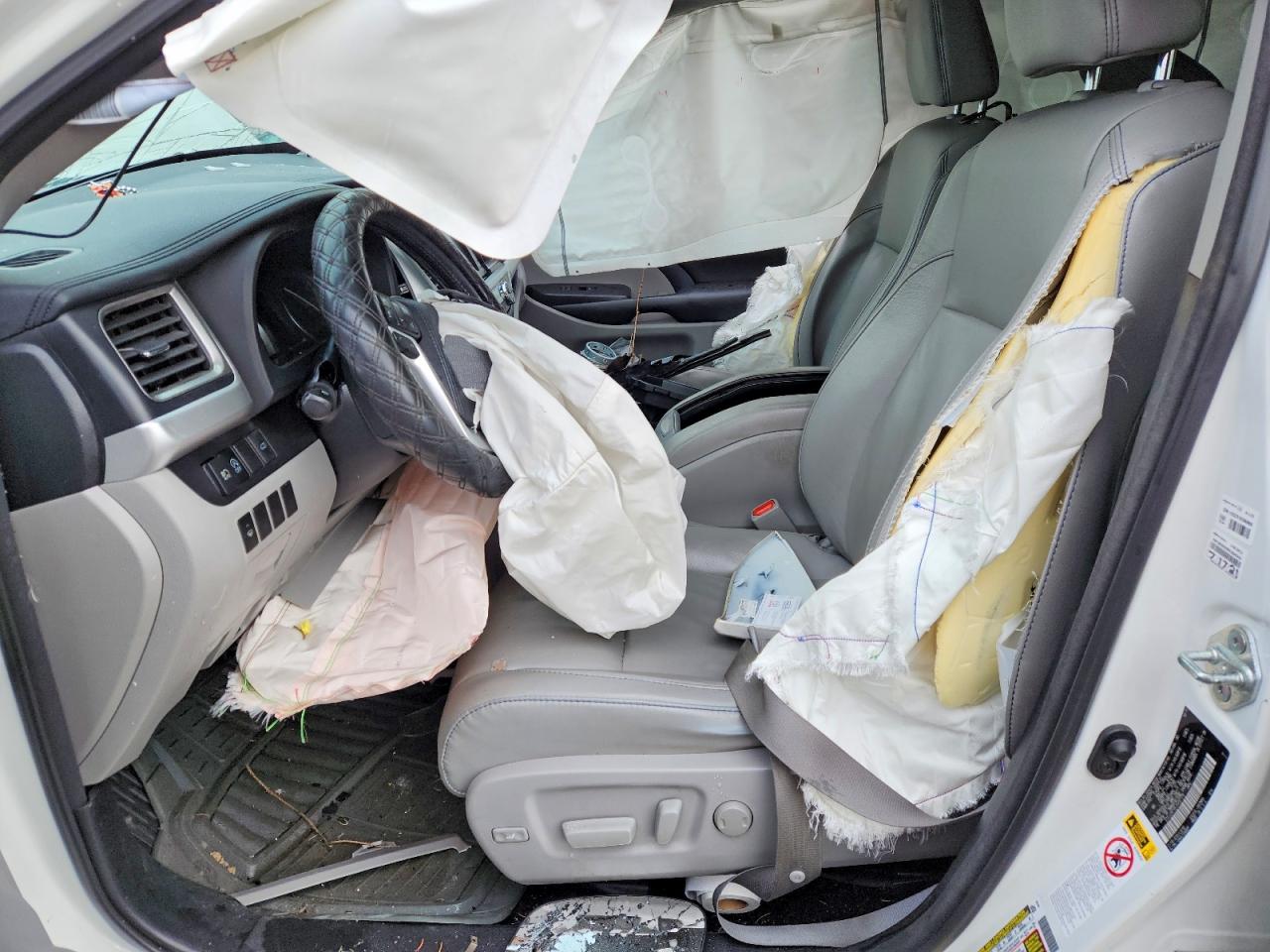 2018 TOYOTA HIGHLANDER XLE photo 13