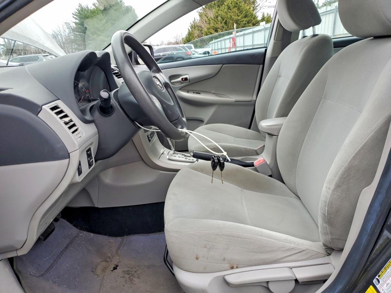 2012 TOYOTA COROLLA LE photo 13