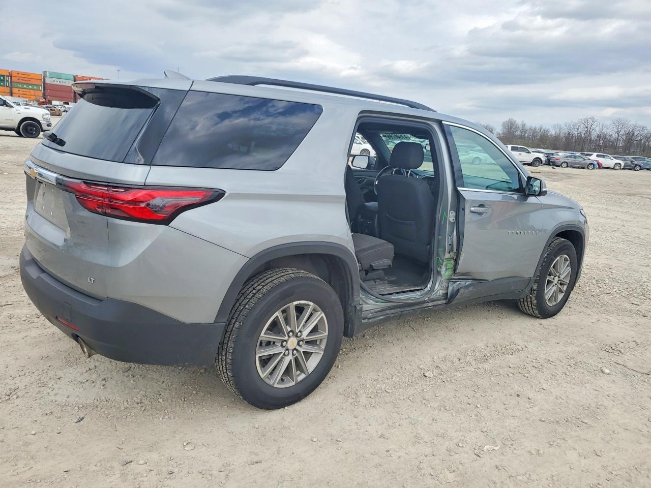 2023 CHEVROLET TRAVERSE LT photo 5