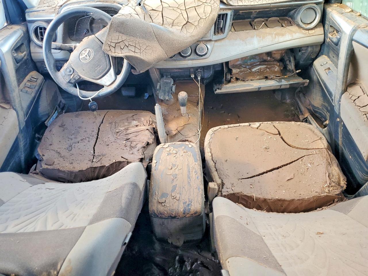 2014 TOYOTA RAV4 LE photo 8