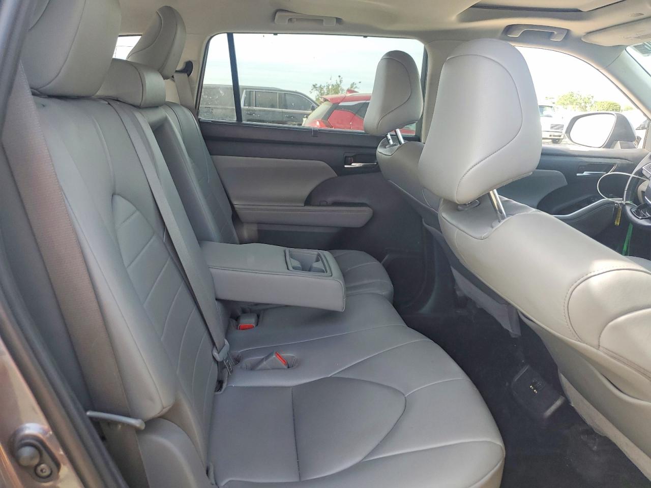 2021 TOYOTA HIGHLANDER HYBRID XLE photo 31
