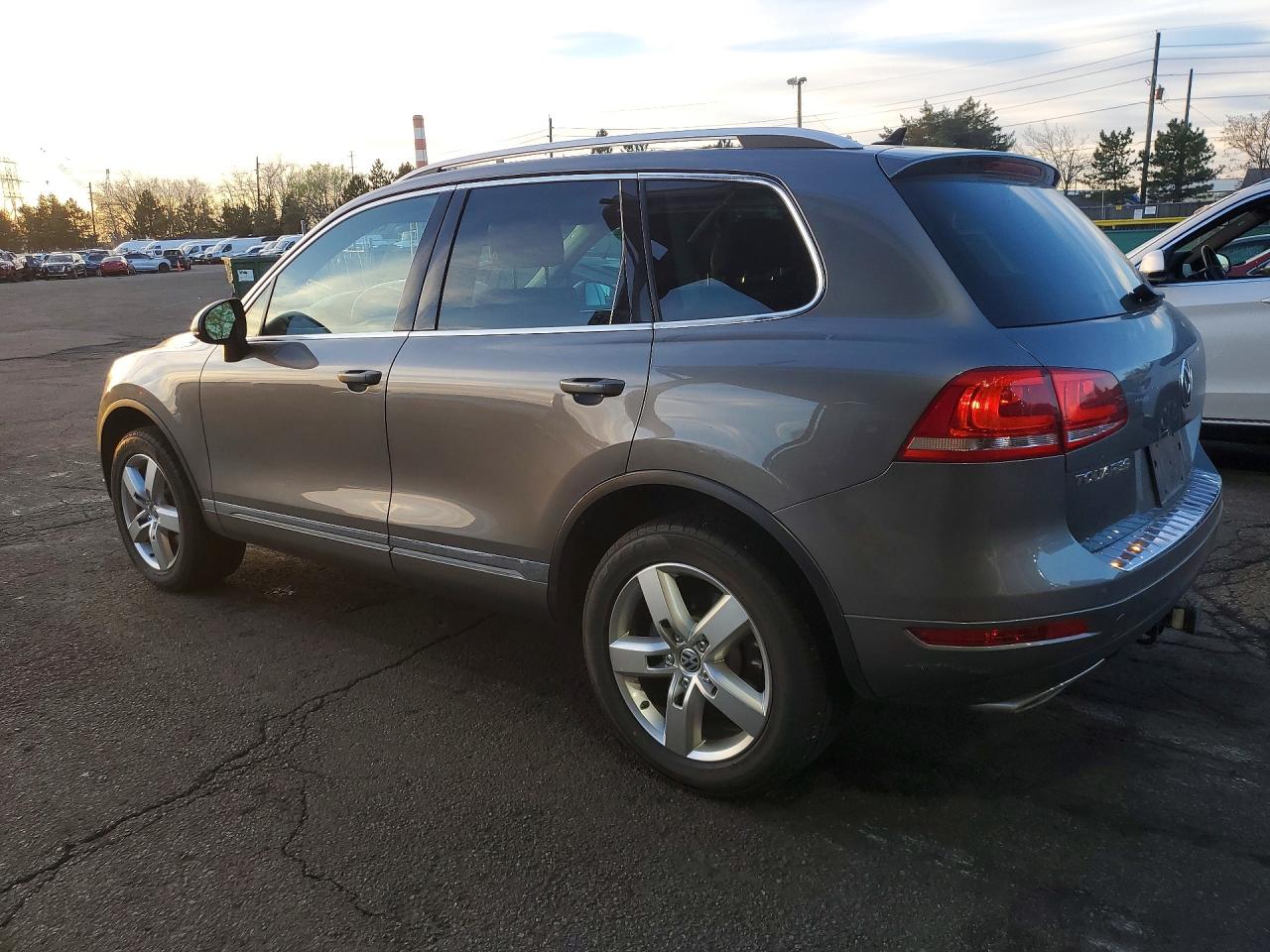2013 VOLKSWAGEN TOUAREG V6 TDI photo 3