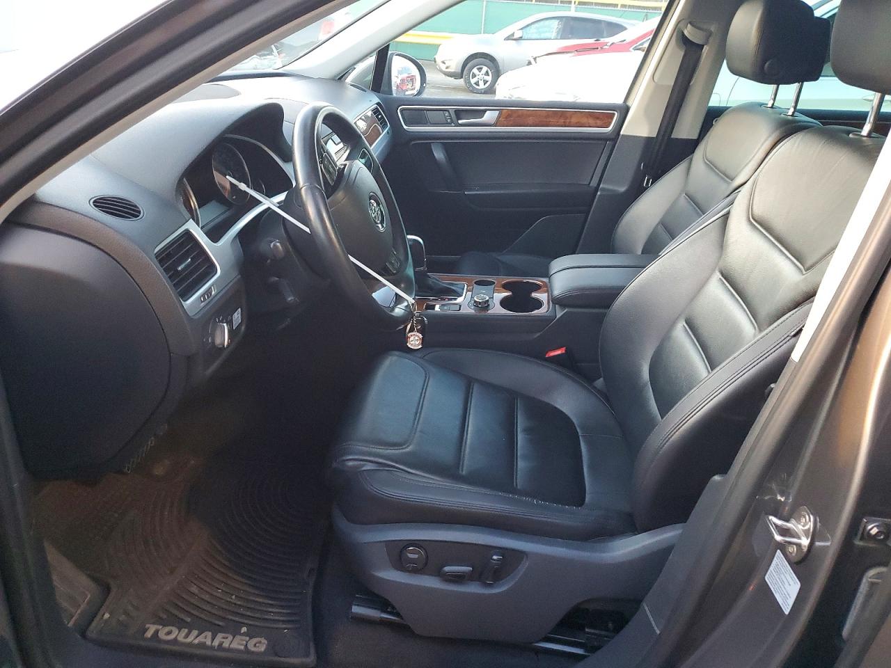 2013 VOLKSWAGEN TOUAREG V6 TDI photo 13