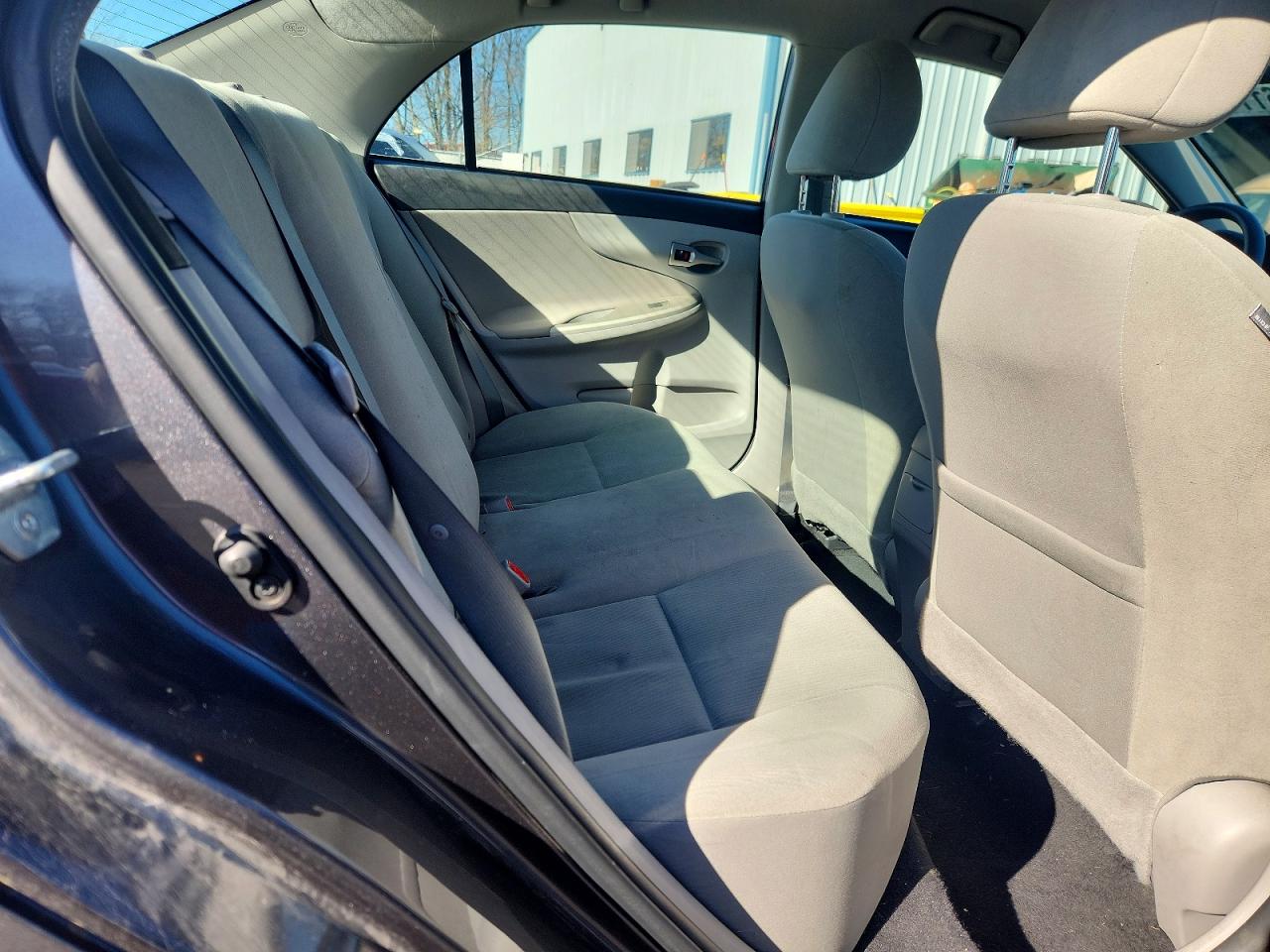 2013 TOYOTA COROLLA LE photo 28