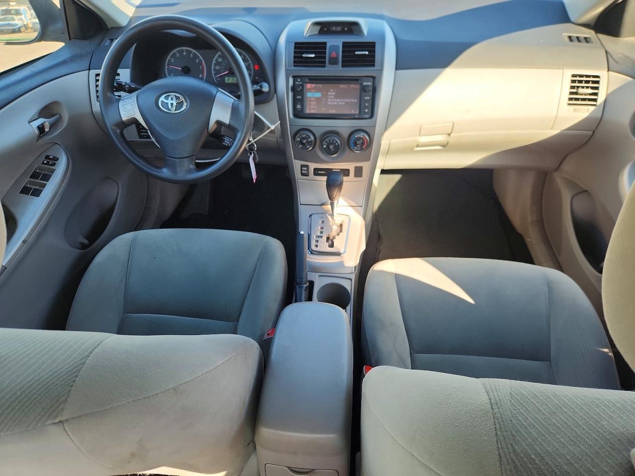 2013 TOYOTA COROLLA LE photo 22