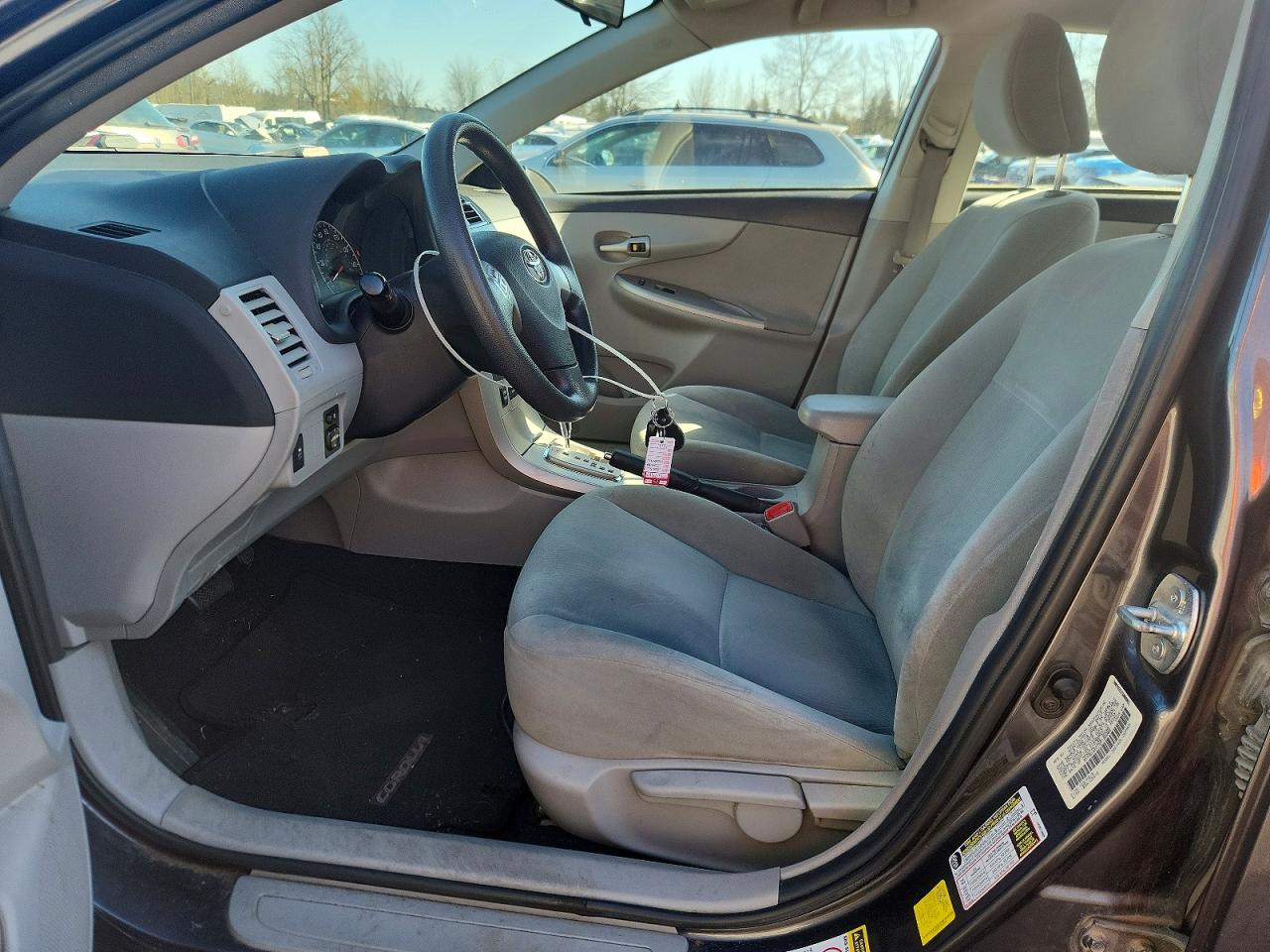 2013 TOYOTA COROLLA LE photo 19
