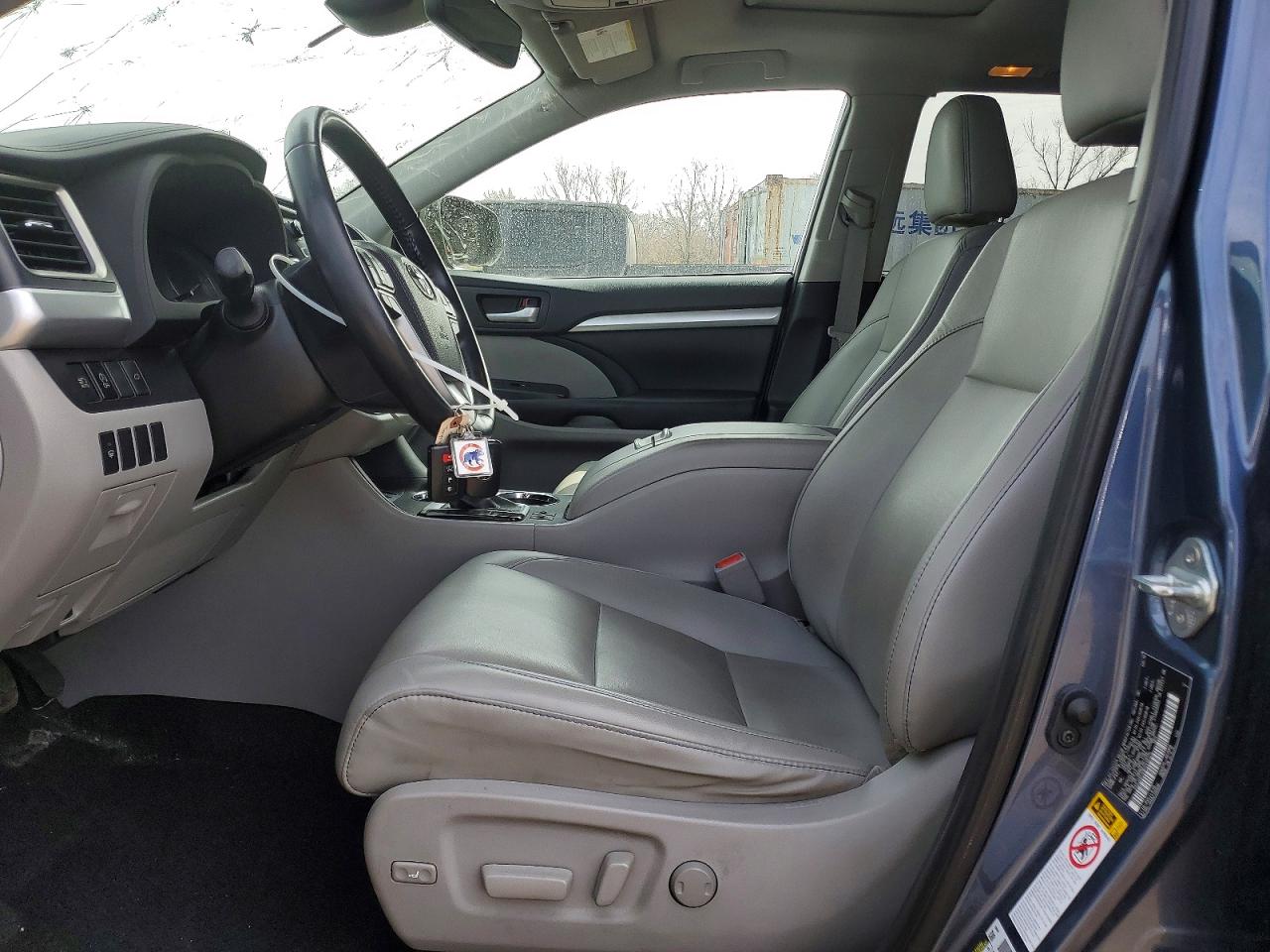 2019 TOYOTA HIGHLANDER XLE photo 7