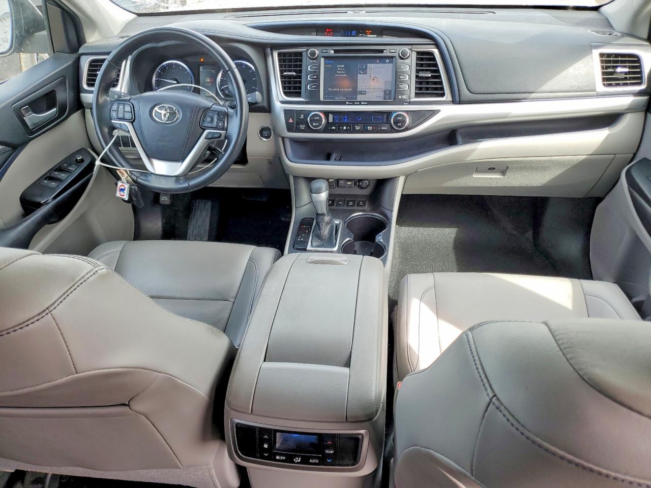 2019 TOYOTA HIGHLANDER XLE photo 8