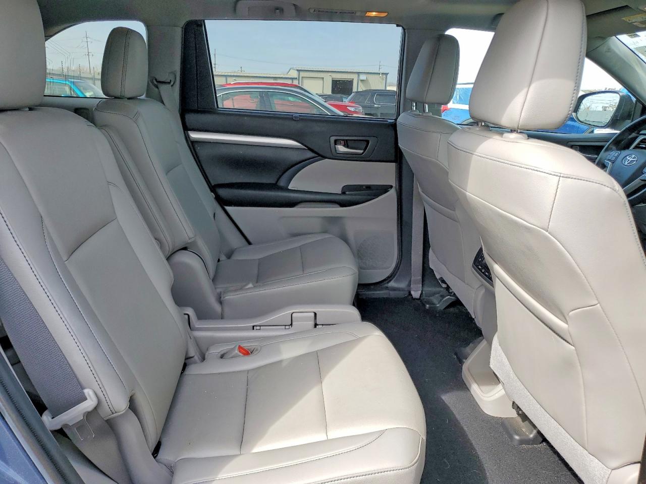2019 TOYOTA HIGHLANDER XLE photo 11