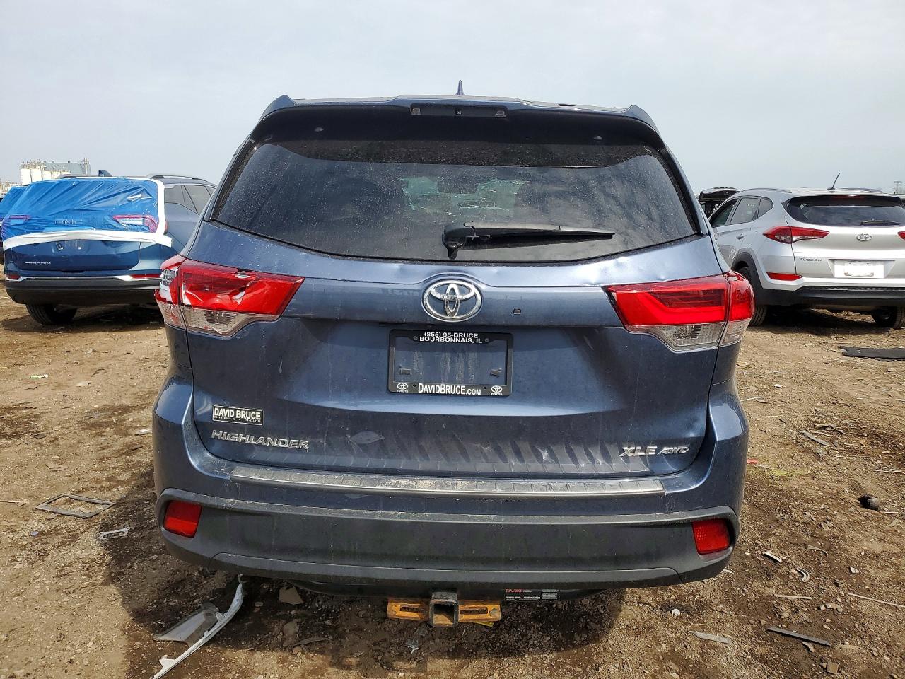 2019 TOYOTA HIGHLANDER XLE photo 6