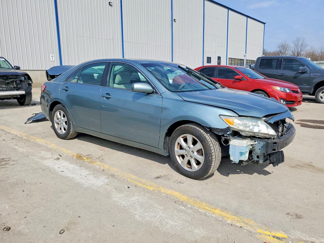 2011 TOYOTA CAMRY LE photo 10
