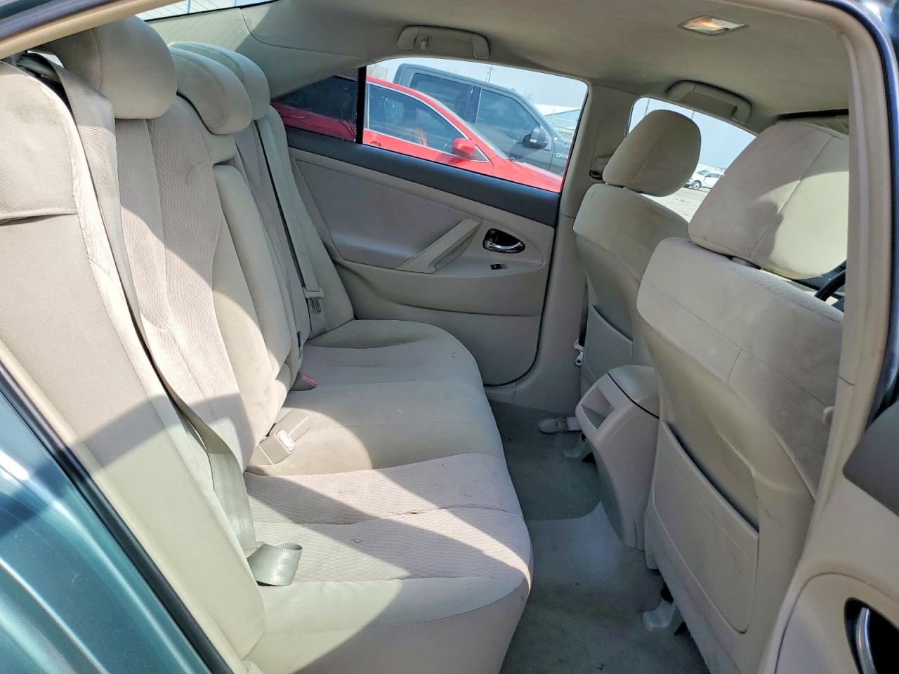 2011 TOYOTA CAMRY LE photo 28