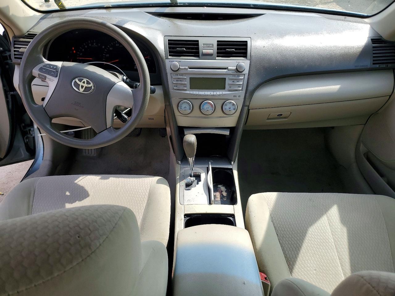 2011 TOYOTA CAMRY LE photo 22