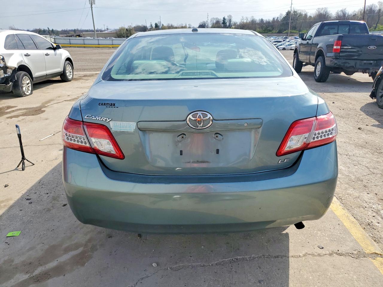2011 TOYOTA CAMRY LE photo 16
