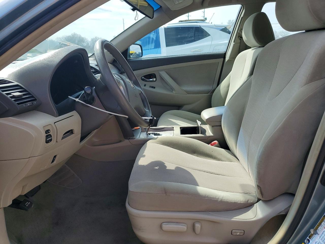 2011 TOYOTA CAMRY LE photo 19