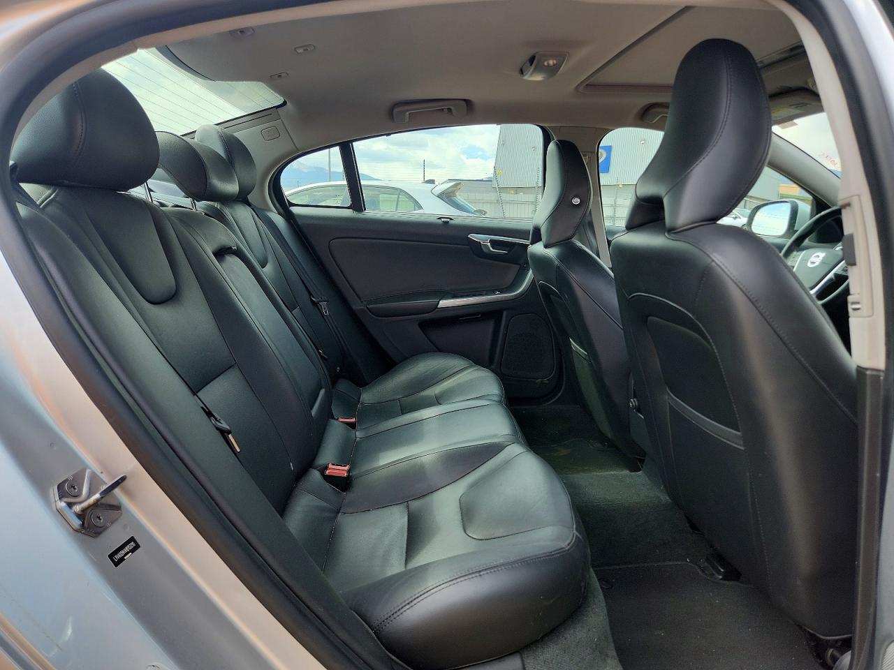 2017 VOLVO S60 PREMIER photo 10