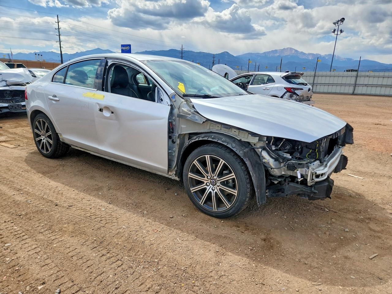2017 VOLVO S60 PREMIER photo 4