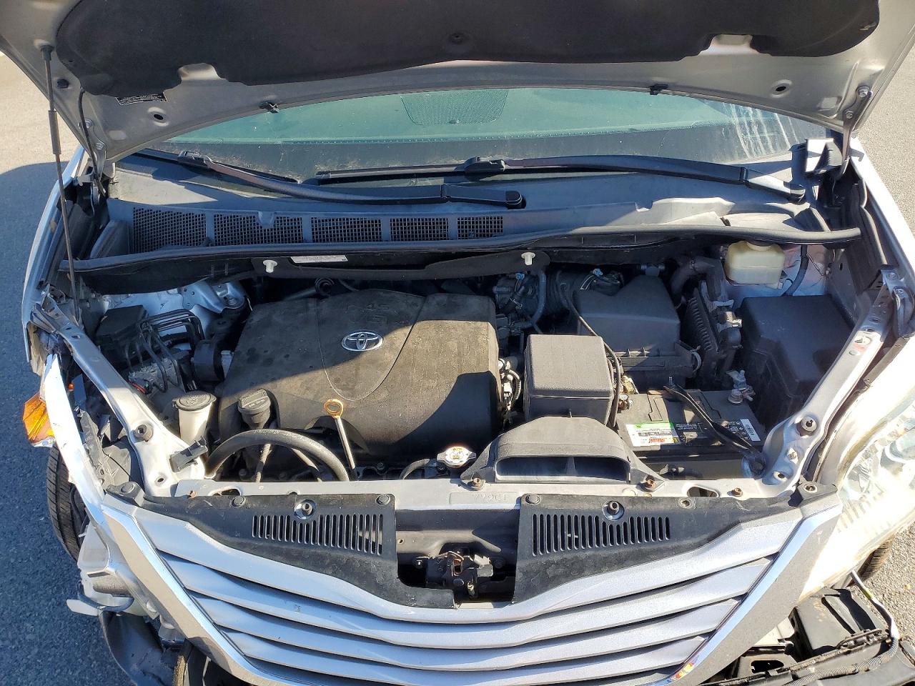 2017 TOYOTA SIENNA LE 8-PASSENGER photo 34