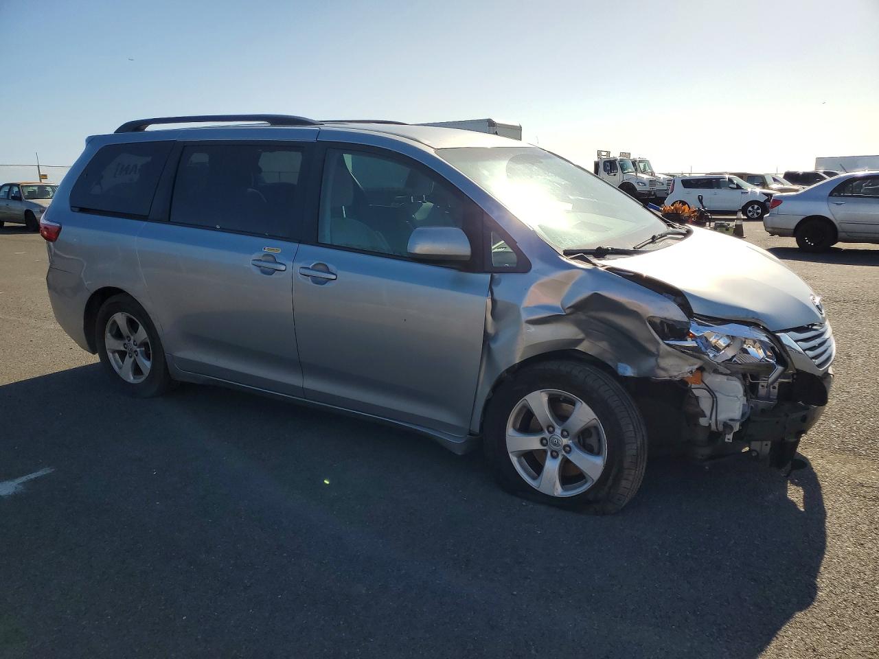 2017 TOYOTA SIENNA LE 8-PASSENGER photo 10