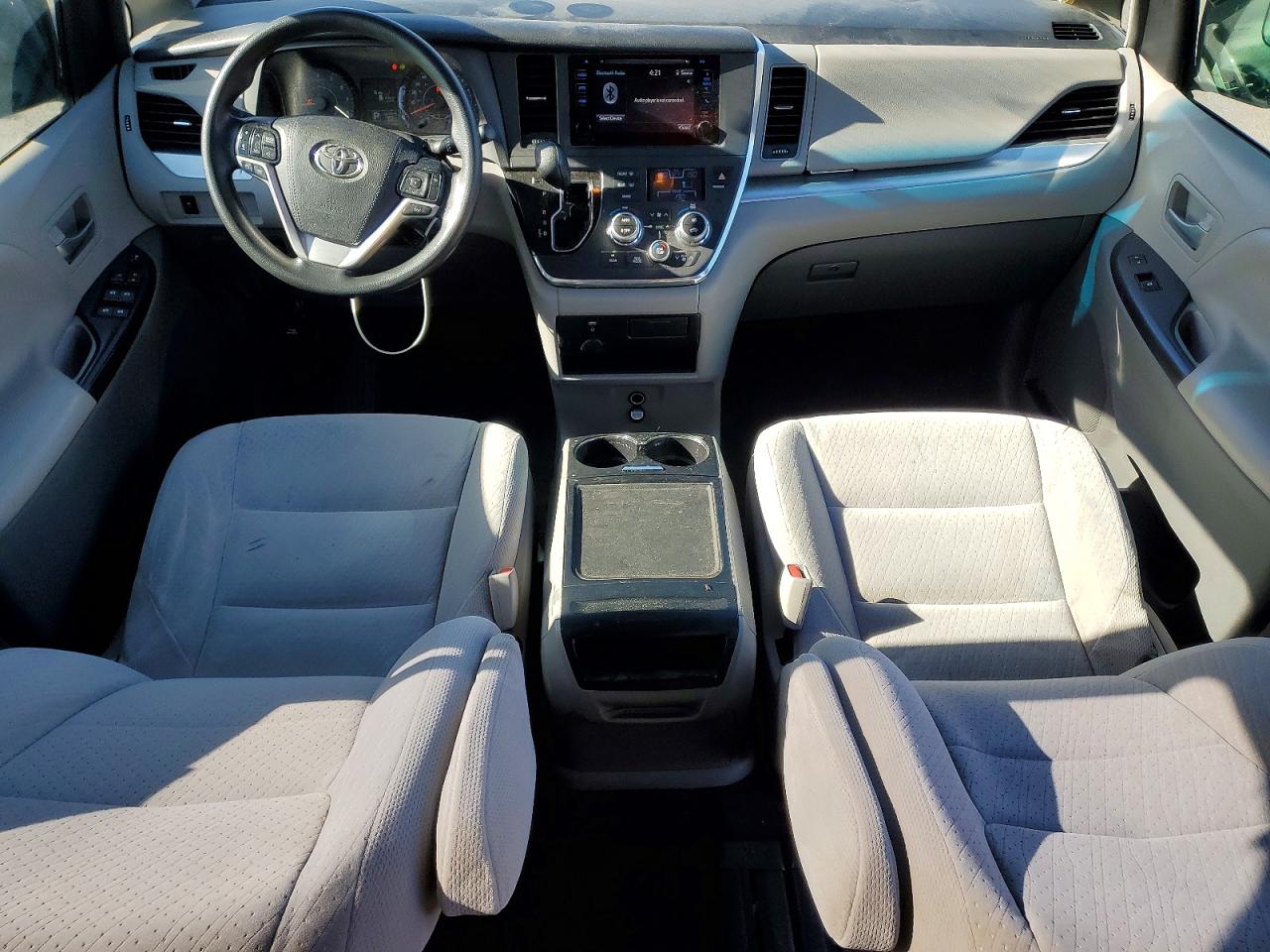 2017 TOYOTA SIENNA LE 8-PASSENGER photo 22