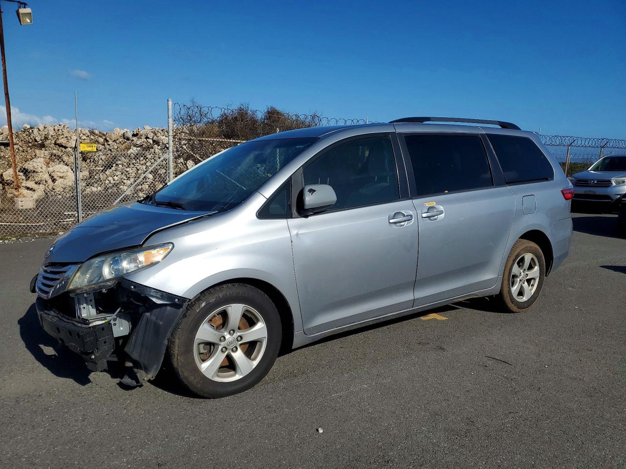 2017 TOYOTA SIENNA