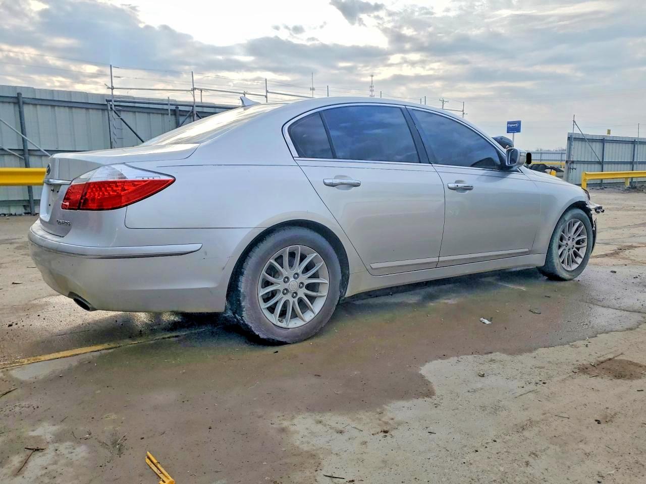 2010 HYUNDAI GENESIS 3.8L V6 photo 3